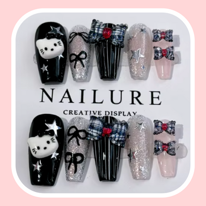 Hello Kitty Black Gradiet Nails.