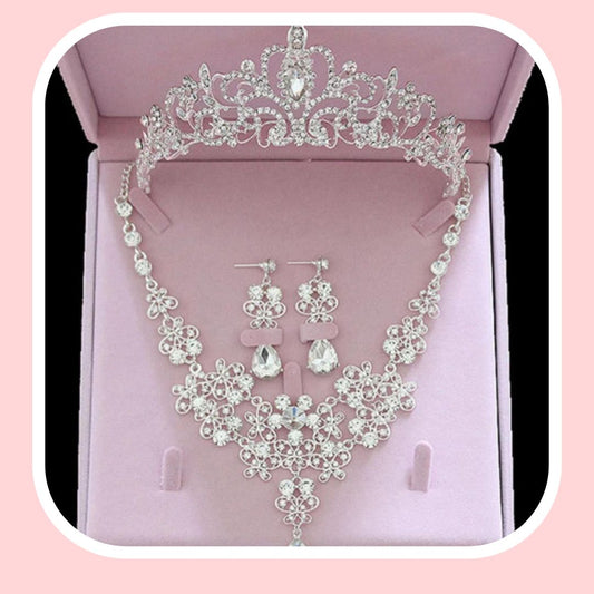 Elegant Queen and Necklace Set.